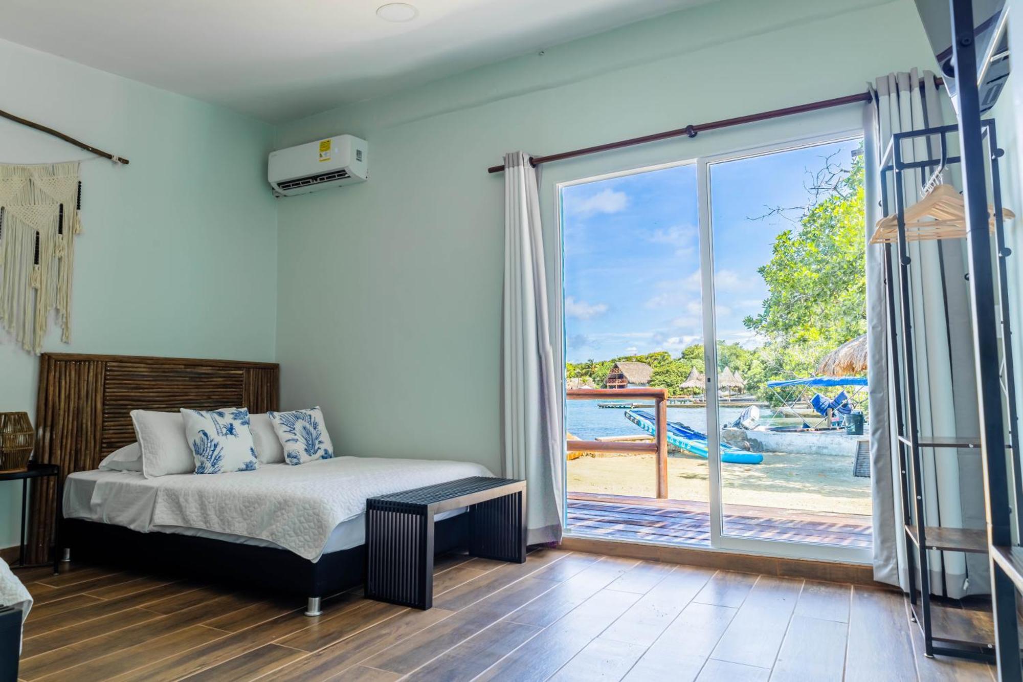 Guest house Fragata Island House