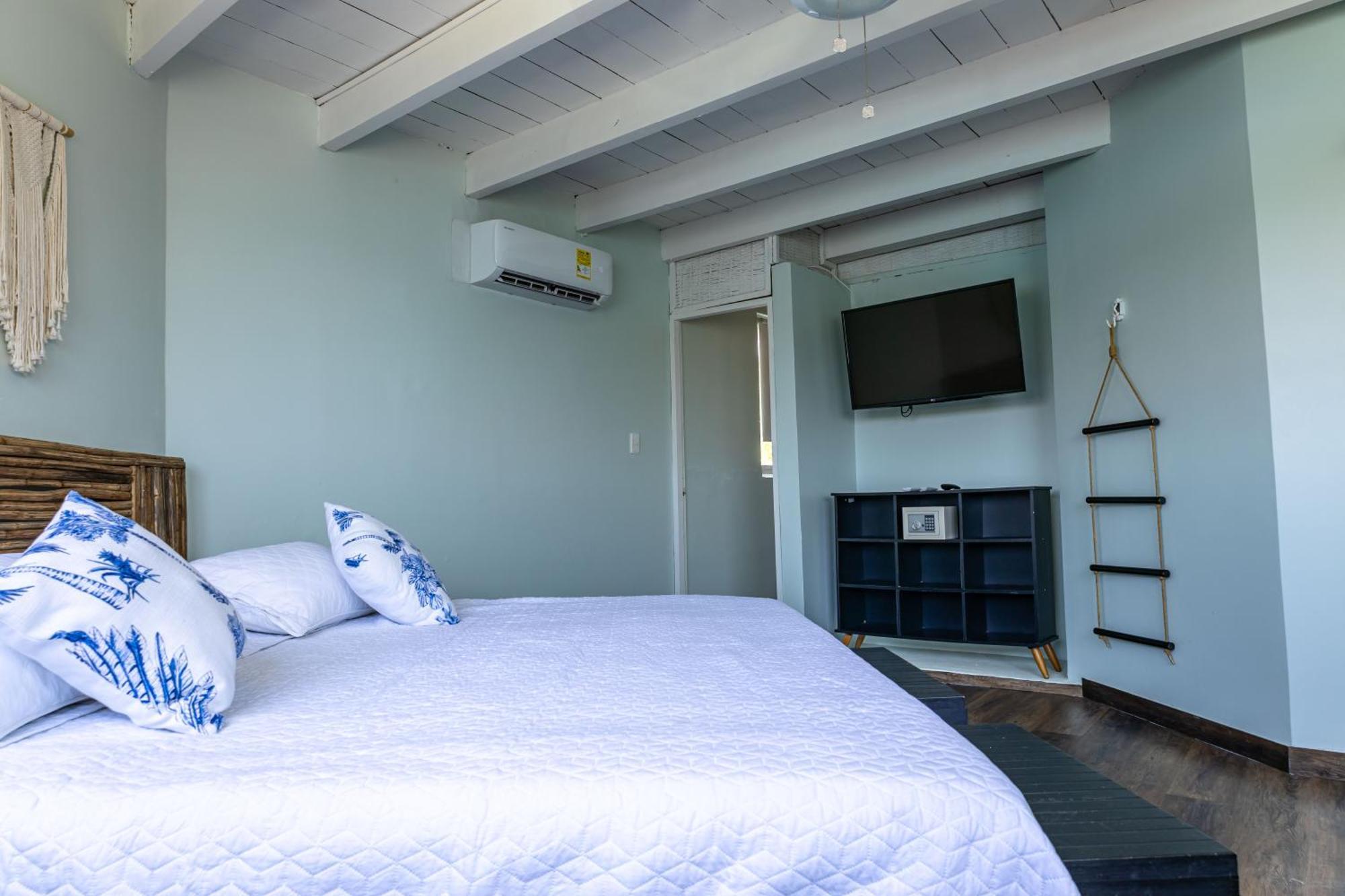 Guest house Fragata Island House Cartagena